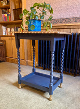 Load image into Gallery viewer, Solid oak occasional/side table.