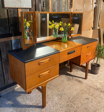 Load image into Gallery viewer, Dressing table - Meredew